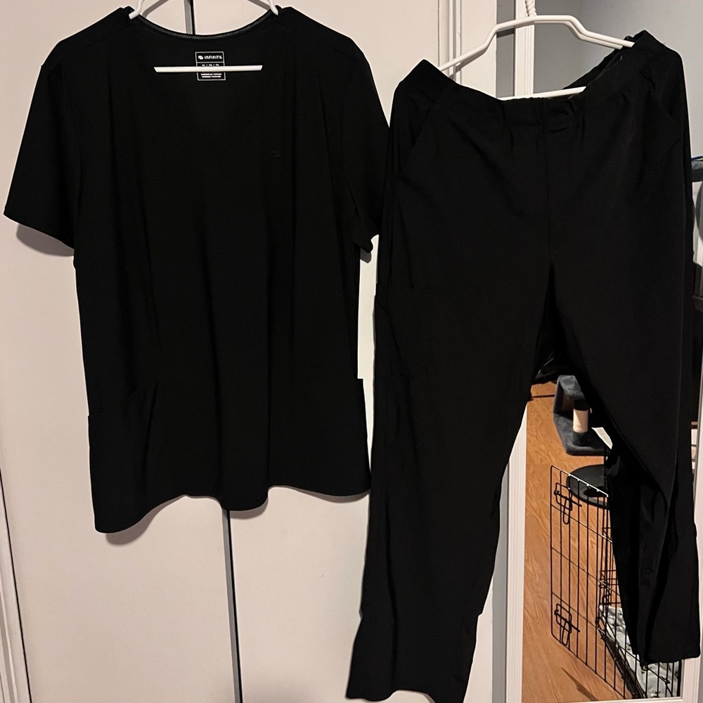 Infinity scrub set- Black